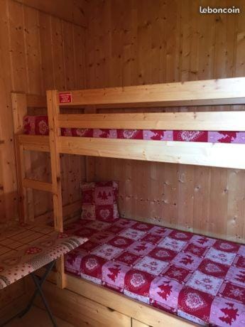 Bedroom, bunk bed
