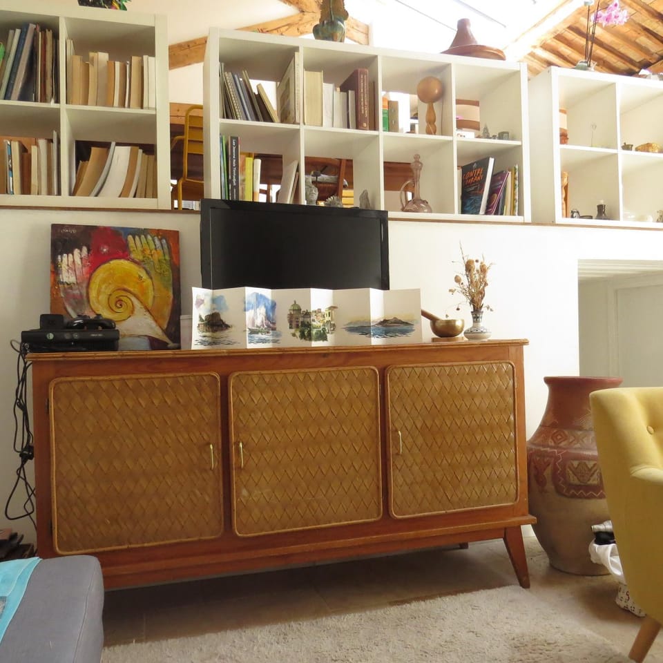 Library, Living room, Seating area