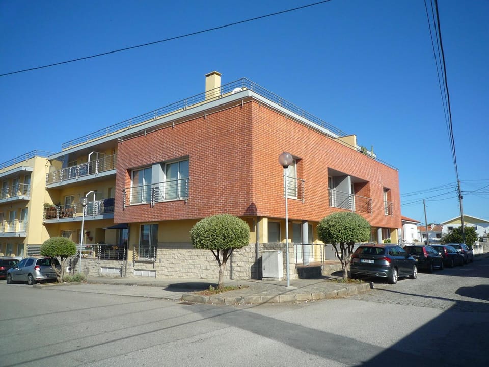 Property building, Location