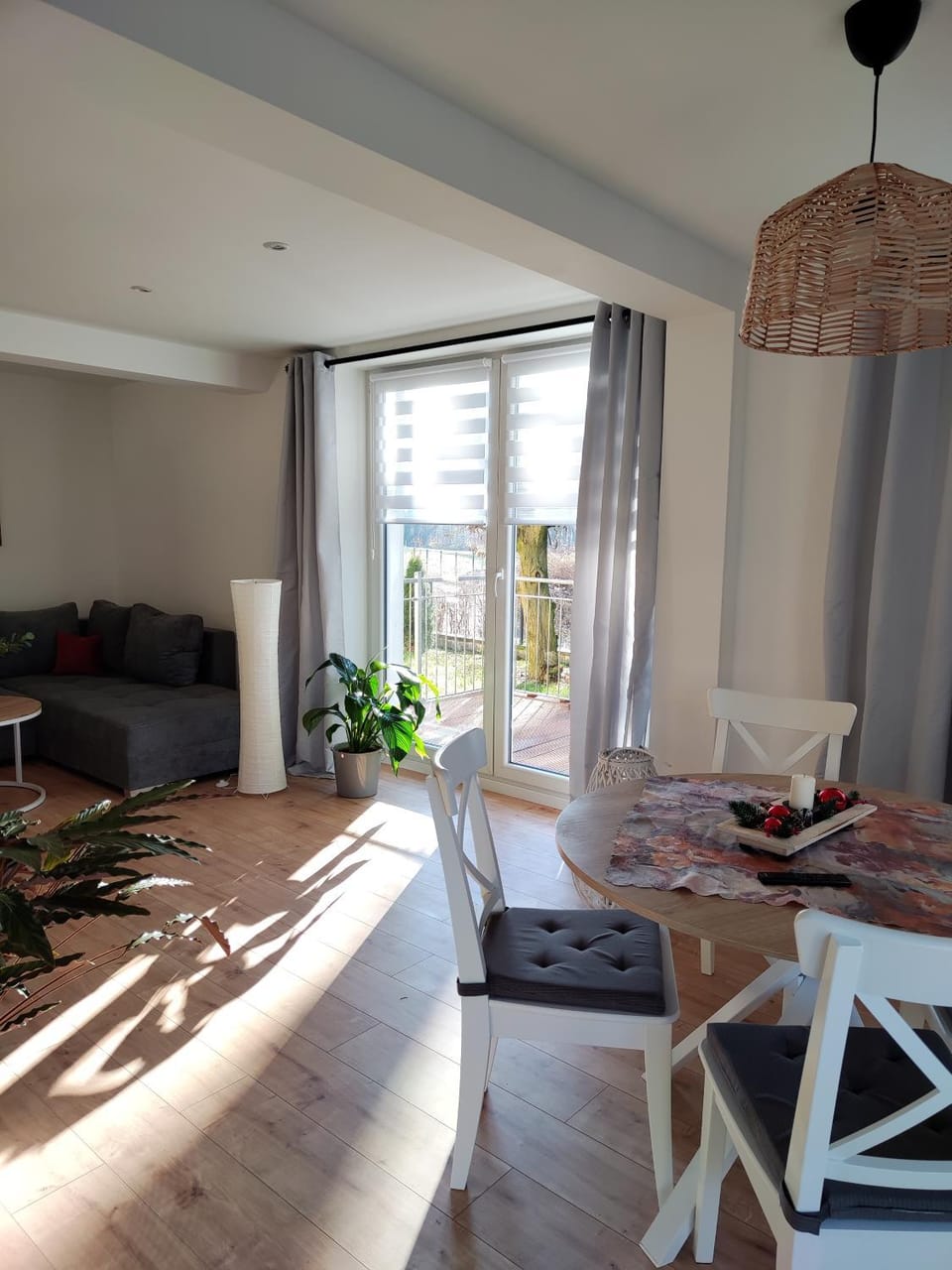 Living room, Dining area