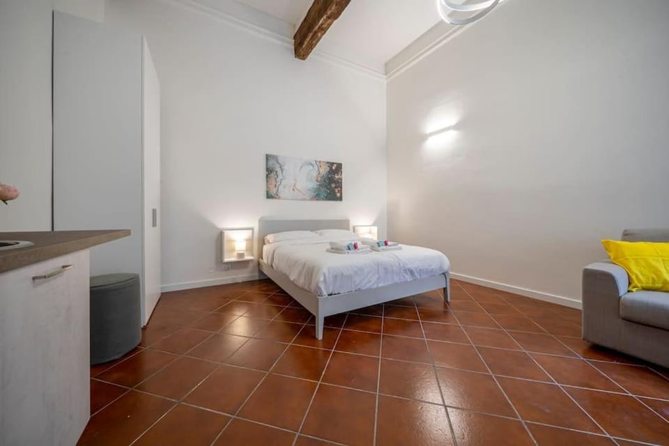 Bed, Living room, Photo of the whole room, Bedroom, towels