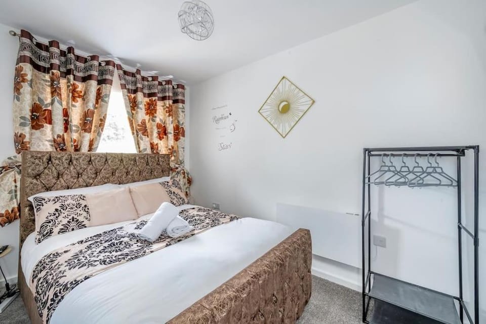 *F1BR* for your most relaxed & Cosy stay + Free Parking + Free Fast WiFi Apartment in Dewsbury