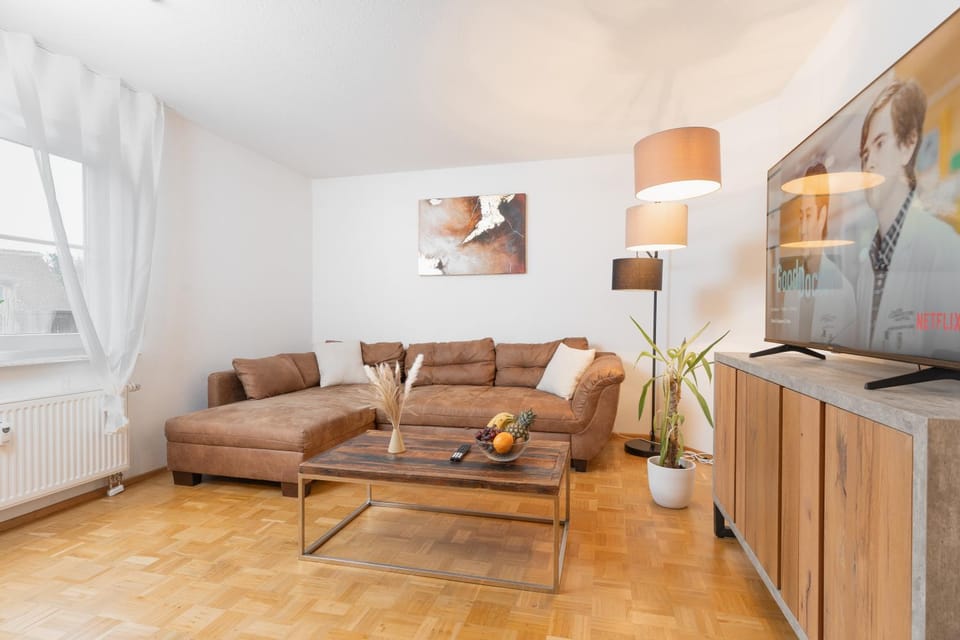 Communal lounge/ TV room, TV and multimedia, Living room, Seating area, Evening entertainment