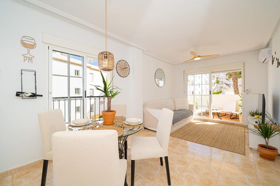 Living room, Seating area, Dining area, air conditioner