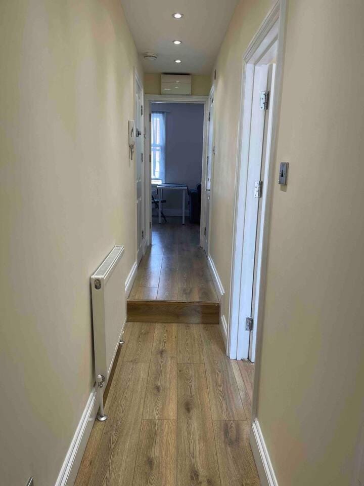 Quiet and cozy 2 SEPERATE BEDROOMS and 2 BATHROOM with terrace Apartment in London Borough of Islington