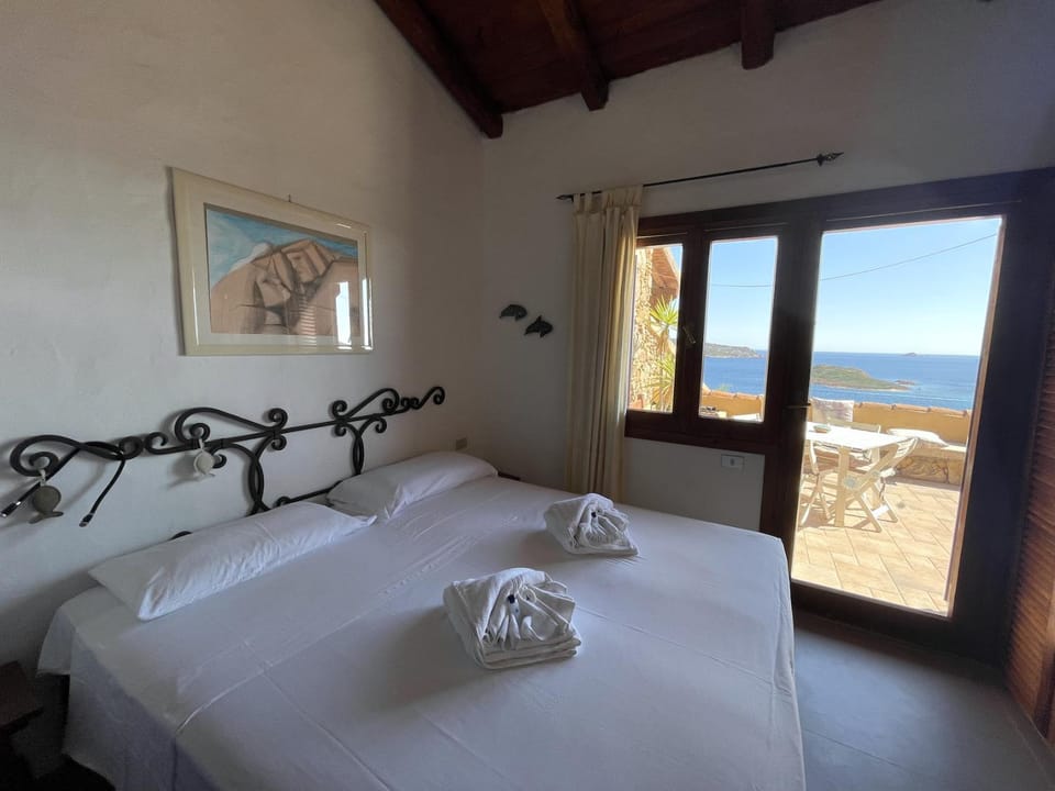 Bed, Natural landscape, Photo of the whole room, Bedroom, Sea view, towels
