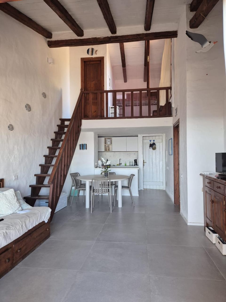TV and multimedia, Kitchen or kitchenette, Living room, Dining area