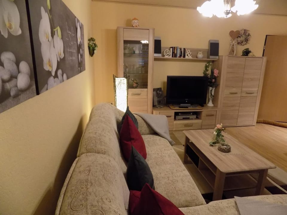 TV and multimedia, Living room, Photo of the whole room, Seating area