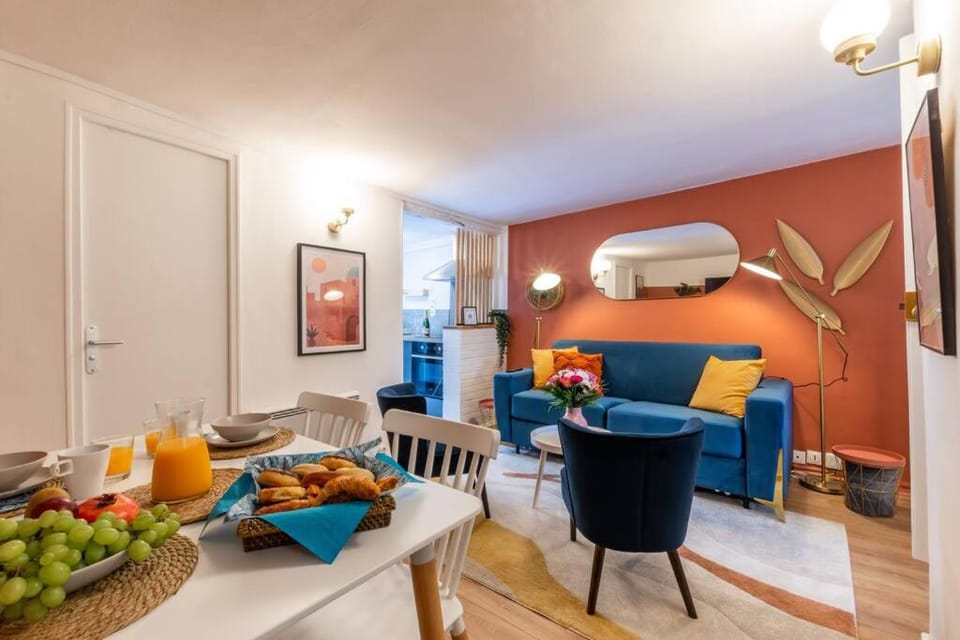 Living room, Seating area, Dining area