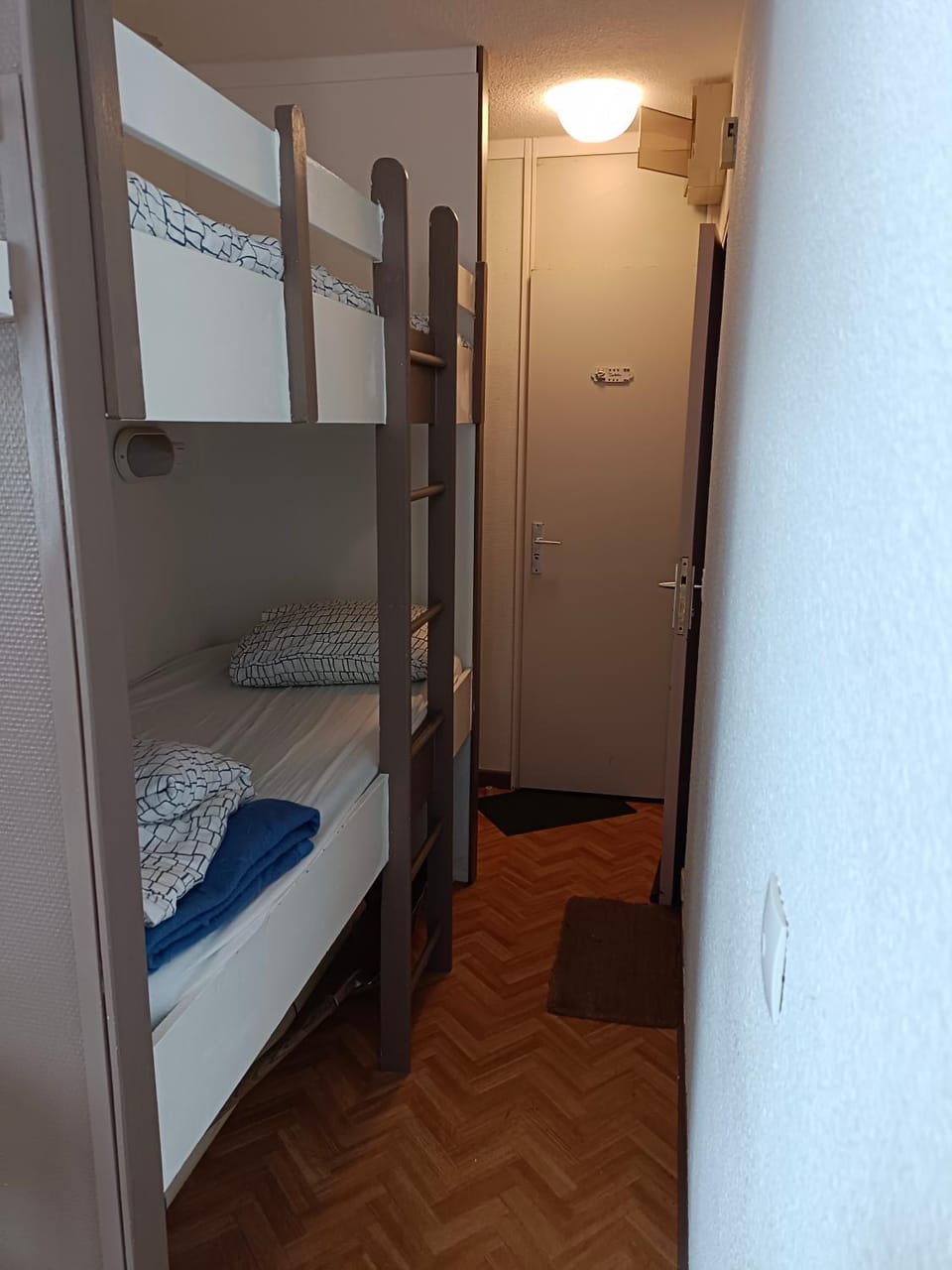 Photo of the whole room, wardrobe