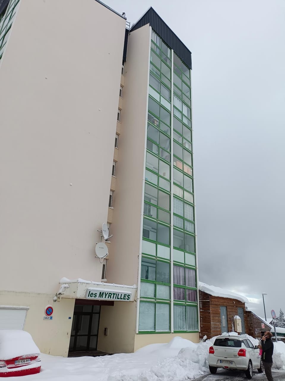 Property building, Day, Winter, Parking