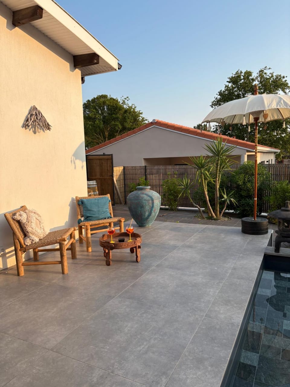 Patio, Garden view, Pool view, Swimming pool, sunbed