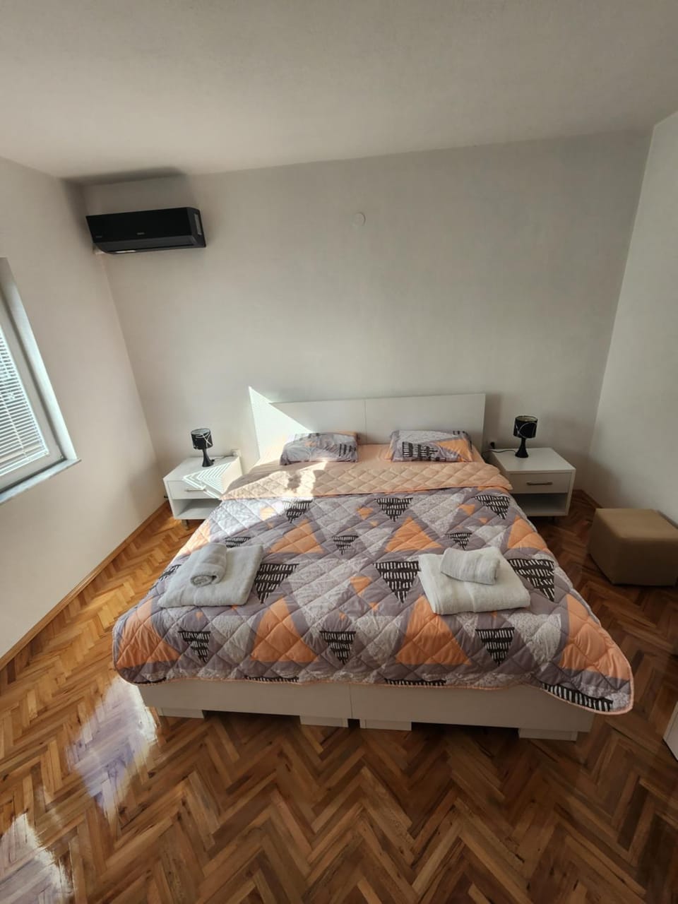 Bed, Bedroom, air conditioner