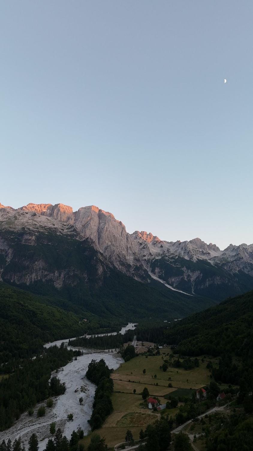 Guest House Ledio Bed and Breakfast in Montenegro