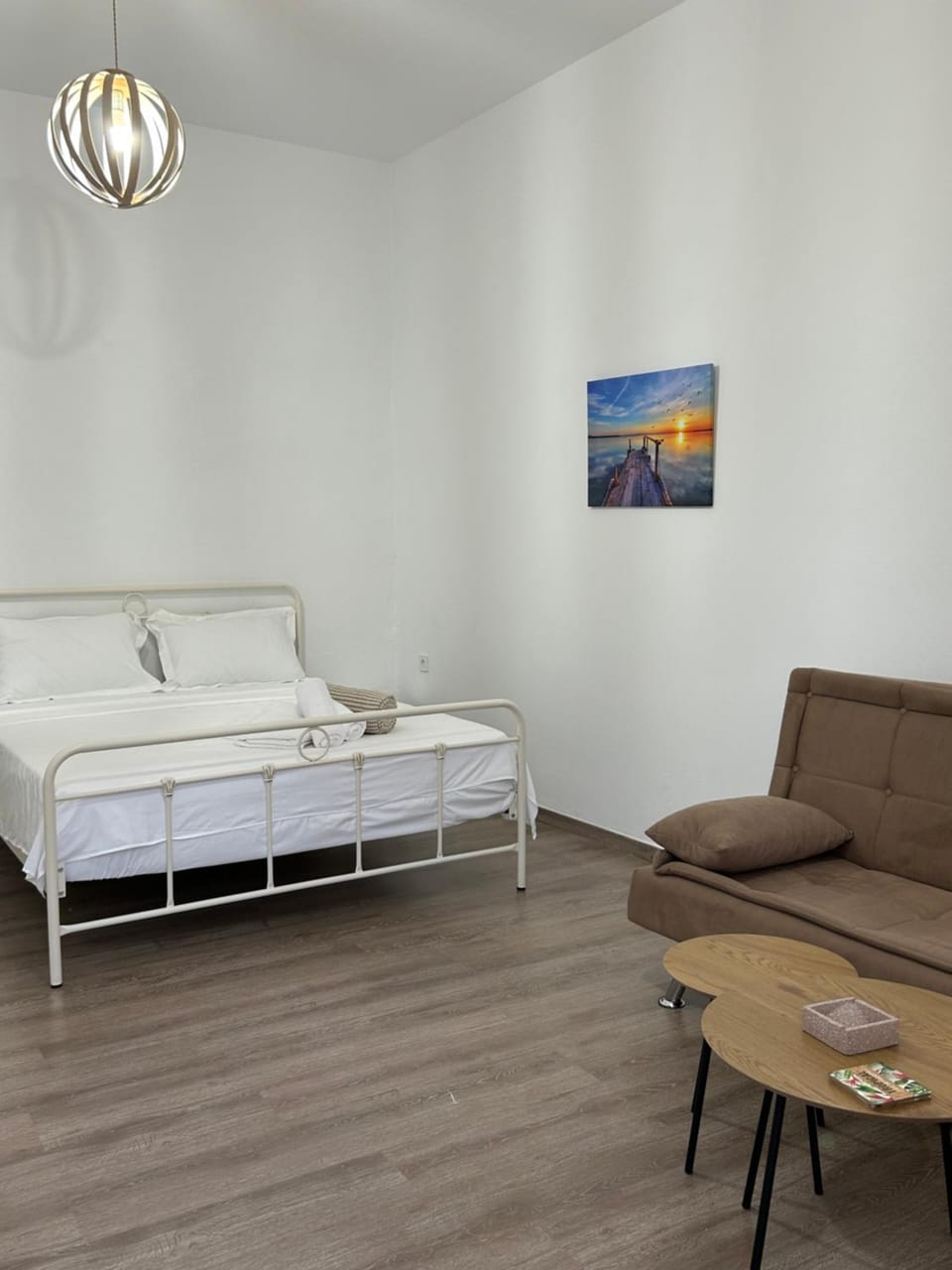 Bed, Living room