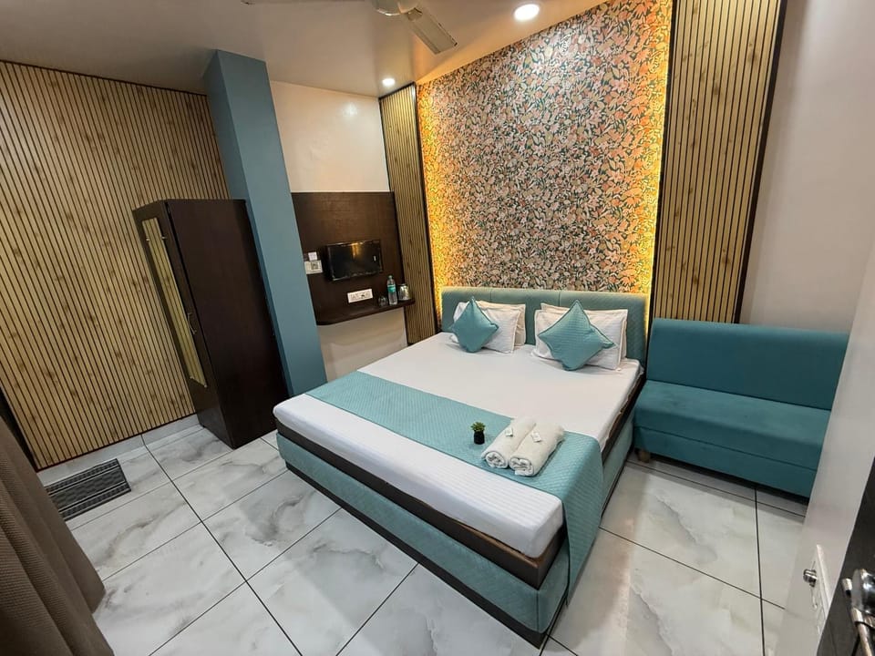 Bed, Photo of the whole room, Bedroom, wardrobe