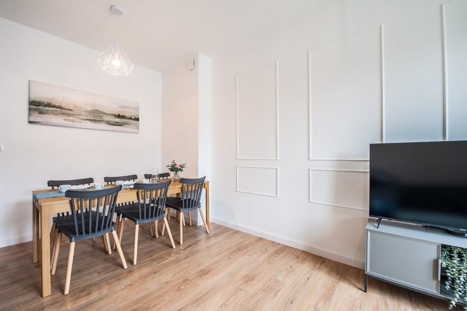 Communal lounge/ TV room, TV and multimedia, Living room, Dining area