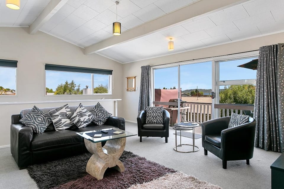 Day, View (from property/room), Balcony/Terrace, Living room, Seating area