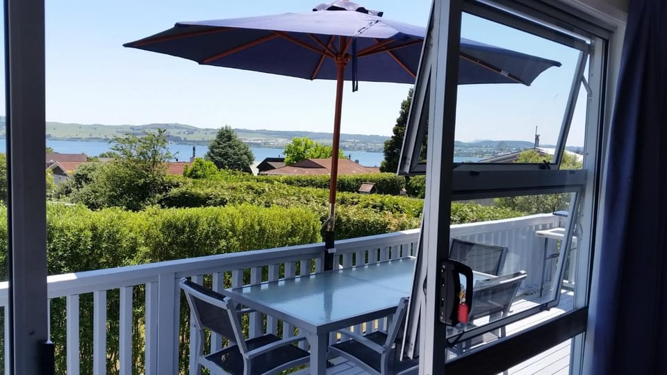 View (from property/room), Balcony/Terrace, Lake view