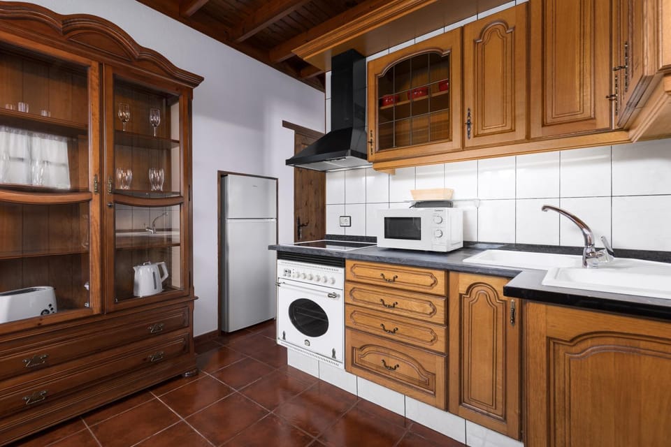Home2Book La Molina A, Cozy Terrace Retreat House in Maxorata