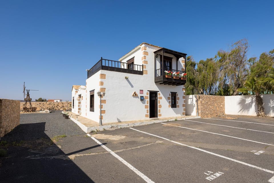 Home2Book La Molina A, Cozy Terrace Retreat House in Maxorata