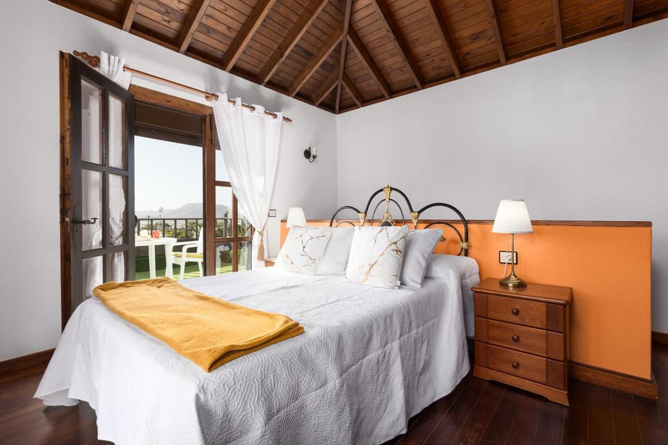 Home2Book La Molina A, Cozy Terrace Retreat House in Maxorata
