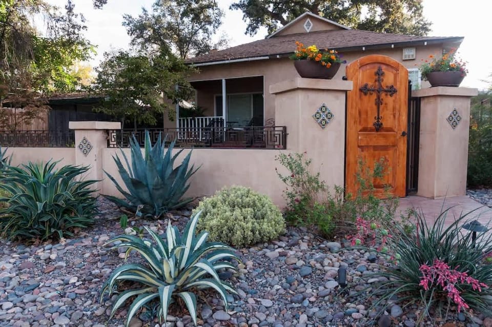 Group Retreat with Hot Tub & Studio House in Visalia