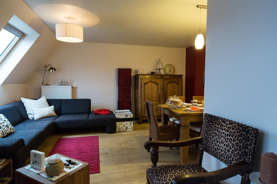 Living room, Photo of the whole room