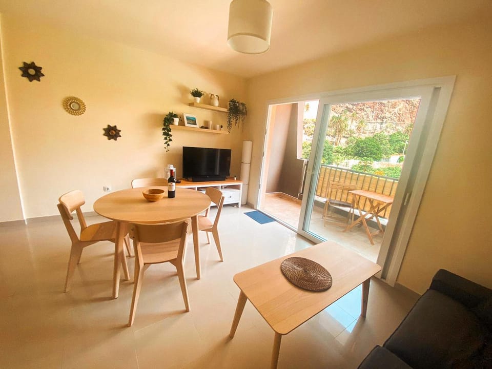 TV and multimedia, View (from property/room), Balcony/Terrace, Living room, Seating area, Dining area