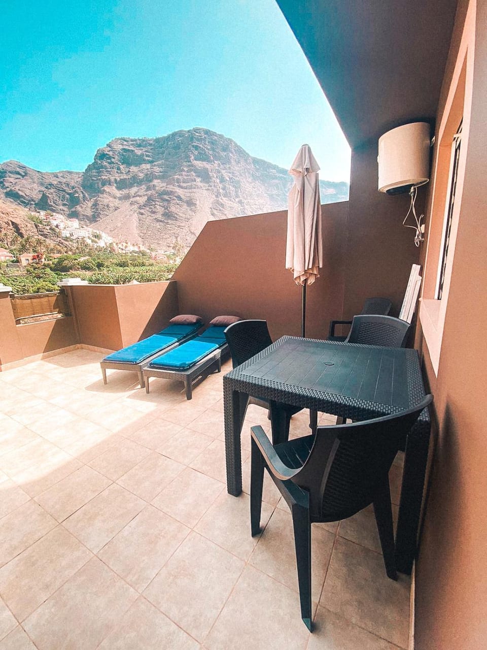 Natural landscape, View (from property/room), Seating area, Mountain view, sunbed