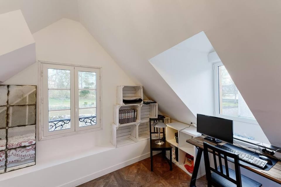 Seating area, Bedroom