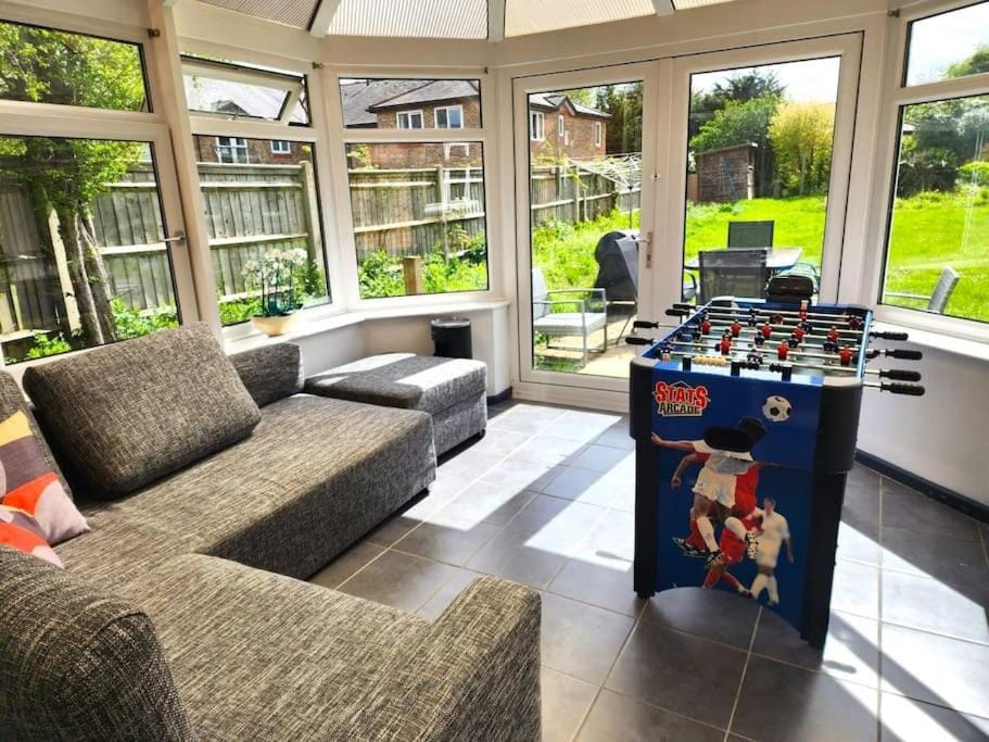Communal lounge/ TV room, Game Room, Seating area, Evening entertainment