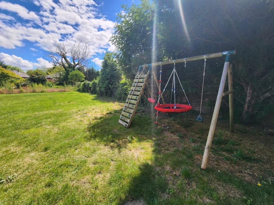 Spring, Day, Natural landscape, Children play ground, Garden, Evening entertainment, Garden view