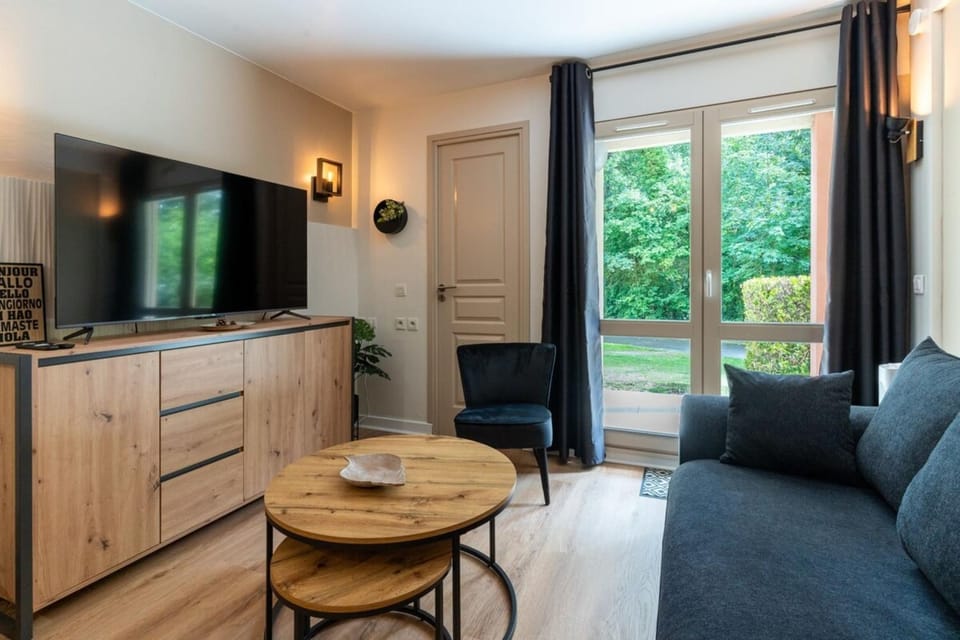 Très bel appartement rénové avec piscine tennis et parking privé 09 Apartment in Hauts-de-France