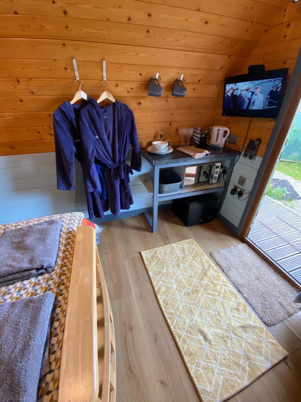Kitchen or kitchenette, towels