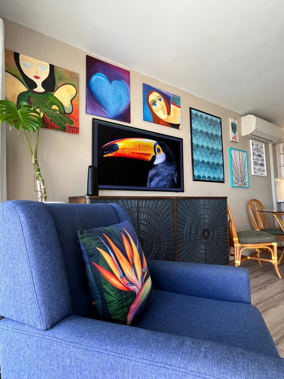 TV and multimedia, Living room, air conditioner, air conditioner