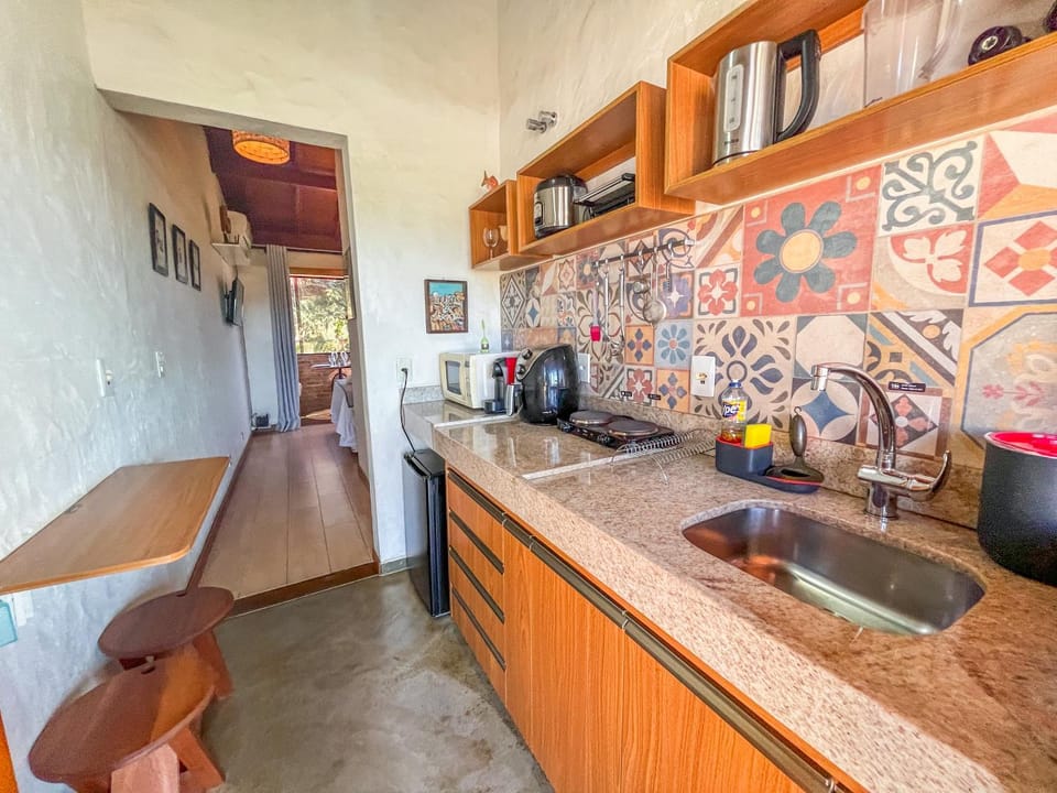Kitchen or kitchenette, Dining area, stove