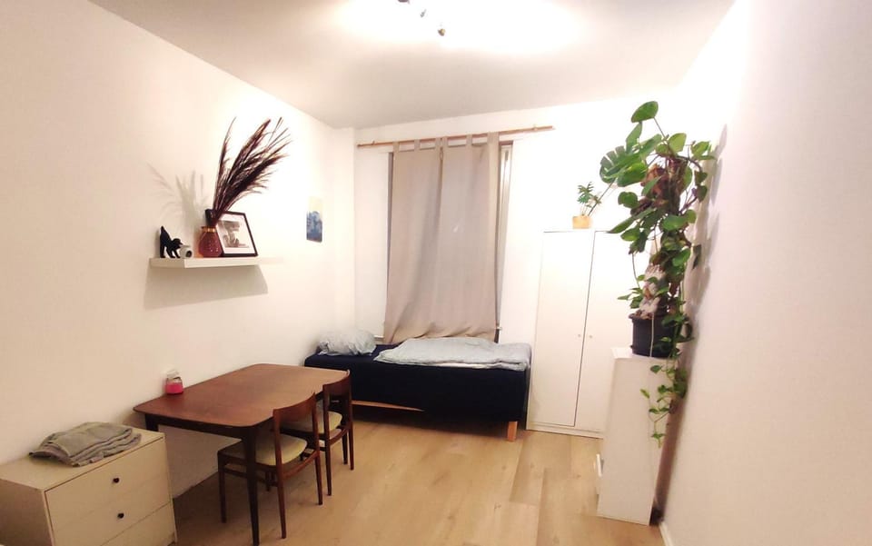 3 Floor XXL House, 7 Rooms, 2 Kitchen, 15 Minutes to Frankfurt, Washing Machine Apartment in Rhineland-Palatinate