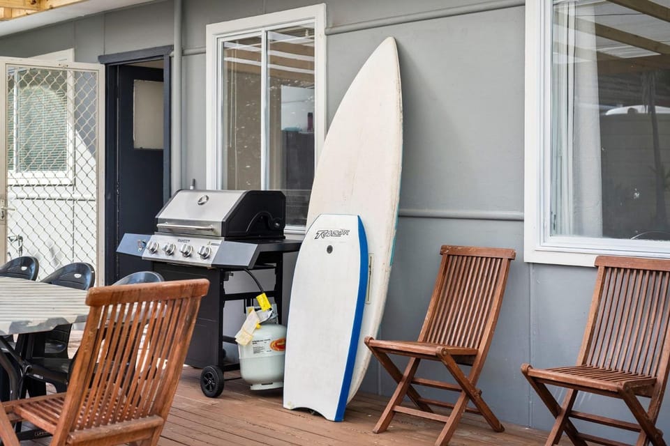 Cute Beach Escape 50m to Wamberal Beach Apartment in Terrigal