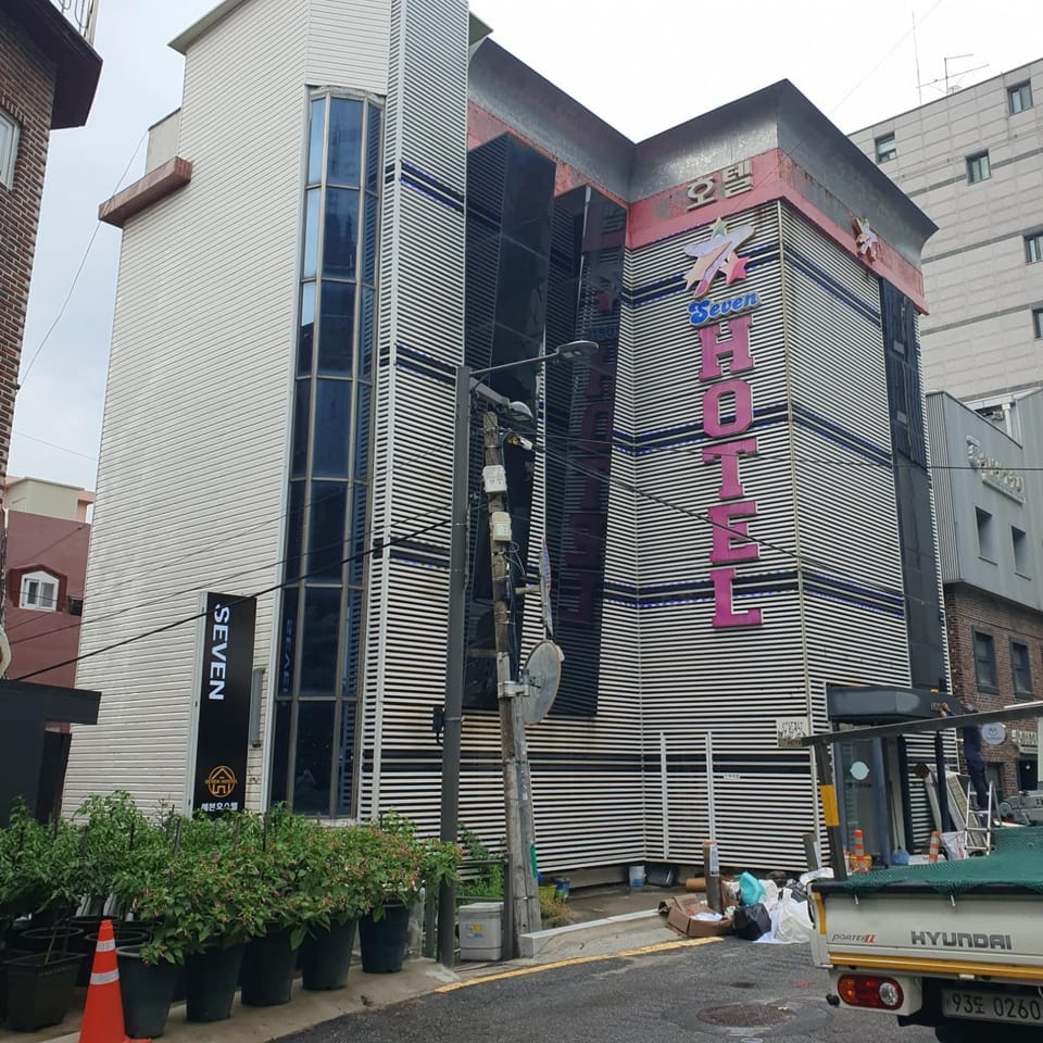 Seven Hostel Bed and Breakfast in Seoul