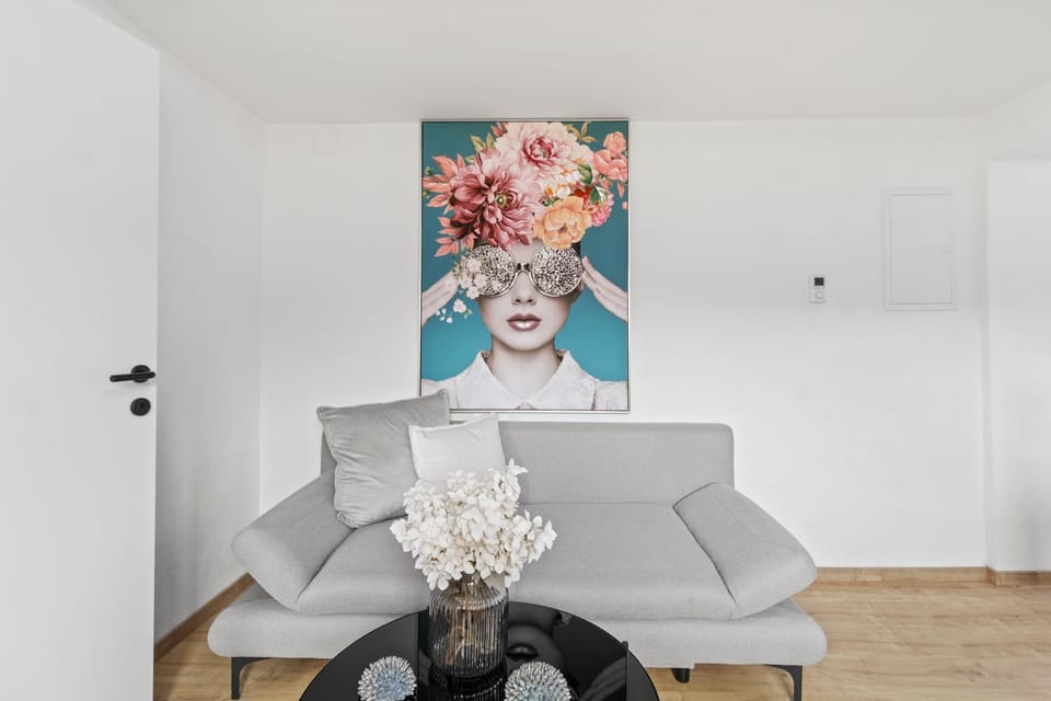 Living room, Decorative detail, Seating area