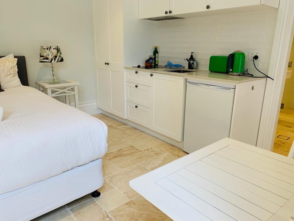 Bed, Kitchen or kitchenette, Photo of the whole room, Bedroom, wardrobe