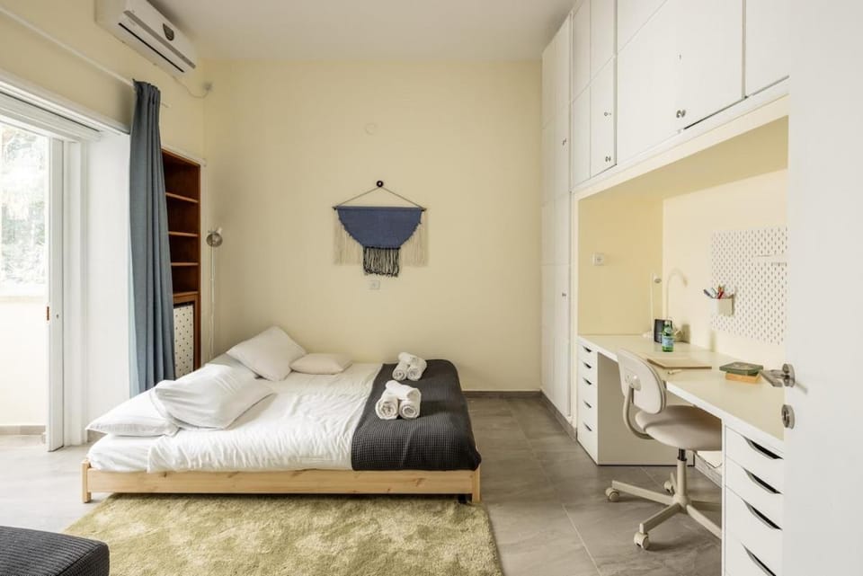 2BR Green Oasis Steps to Rabin Sq by SeaNRent Apartment in Tel Aviv-Yafo