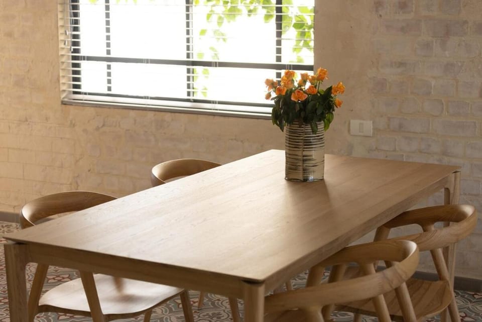 Rustic Charm Hideaway Balcony Oasis by SeaNRent Apartment in Tel Aviv-Yafo