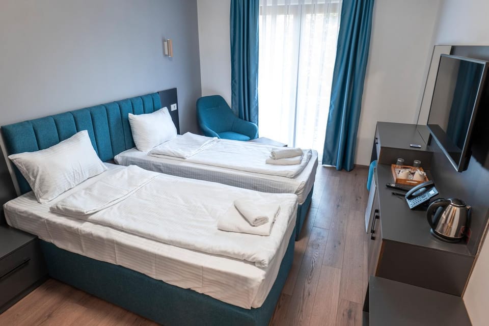 Bed, TV and multimedia, Bedroom, internet, room service, towels