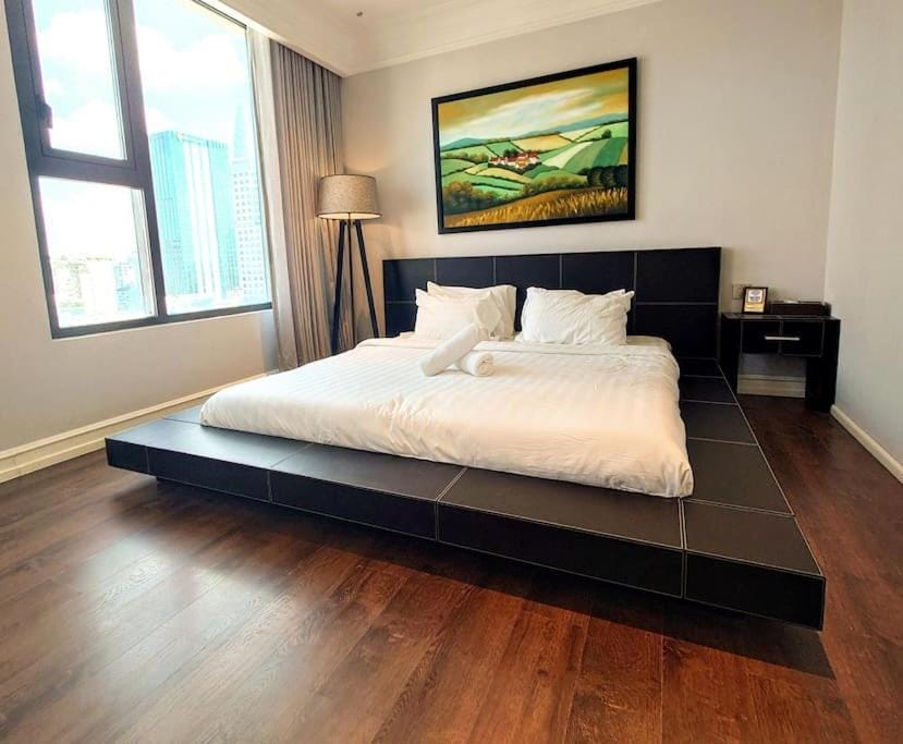 The Rixx Spacious 2 bedrooms @OperaHouse/Vincom/D1 Apartment in Ho Chi Minh City
