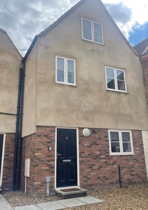 Fern House by Shortstays4u A Beautiful 2bedroom Townhouse with free parking in the town! Apartment in Kings Lynn