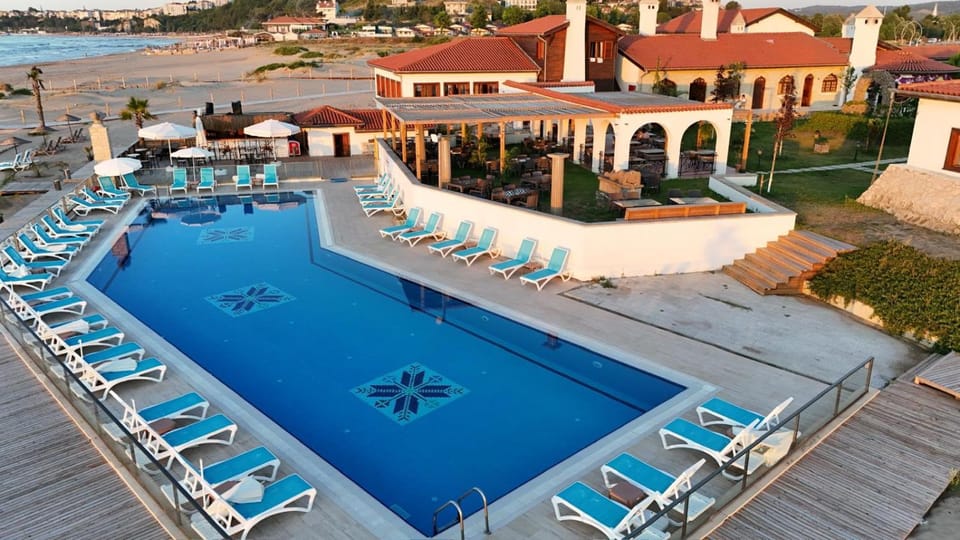 Property building, Pool view, Swimming pool