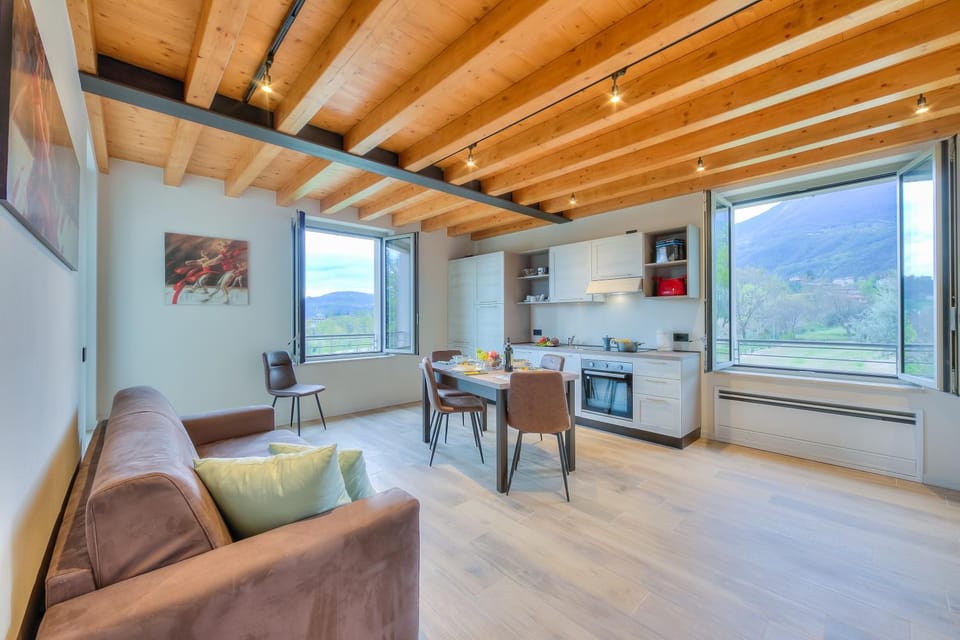 Kitchen or kitchenette, Living room, Seating area, Dining area, Mountain view, pet friendly