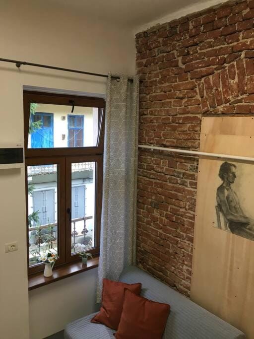 Ferdinand Art Studio Apartment in Cluj-Napoca